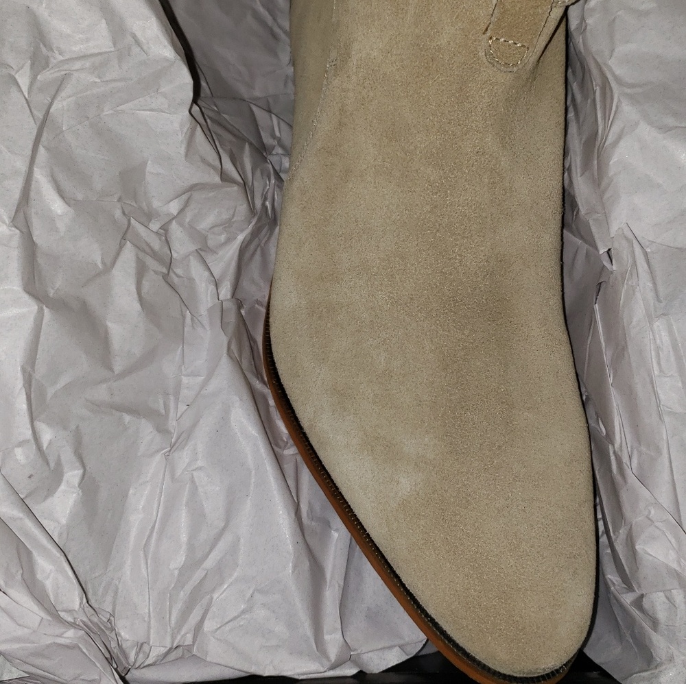 Boots - Picture 4 of 5